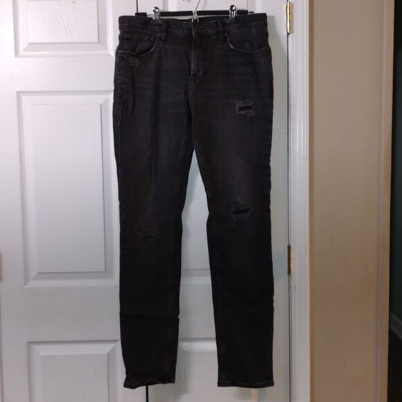 Old Navy Relaxed Slim Built-In Flex Distressed Jeans - Picture 1 of 11